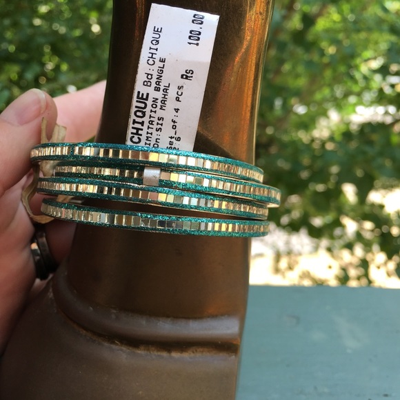 Jewelry - NWT Vintage Set Bangle Bracelets Mirror
